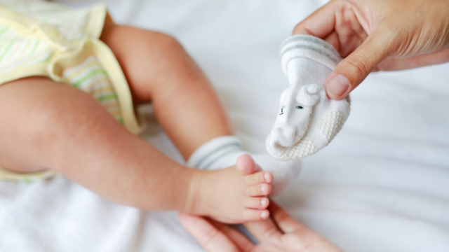 Apakah Bayi Perlu Pakai Kaus Kaki? (138356)