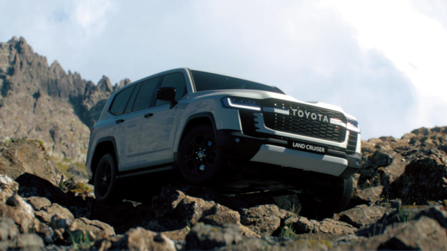 Toyota Land Cruiser 300 yang kini ada varian GR Sport. Foto: dok. Toyota
