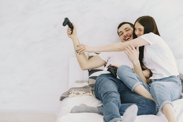 Ragam Tips yang Bisa Kamu Lakukan saat Jalani LDR Berdasarkan Zodiak (174716)