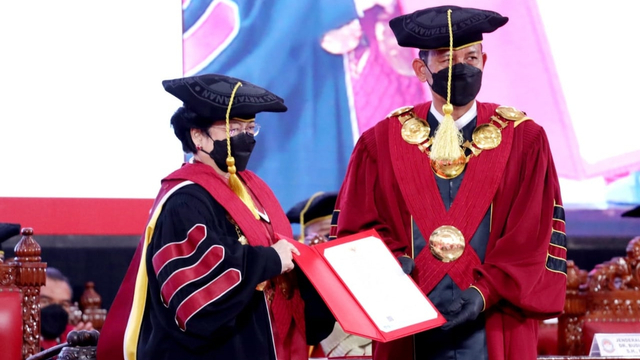 Penganugerahan gelar Profesor Megawati di Universitas Pertahanan. Foto: PDIP