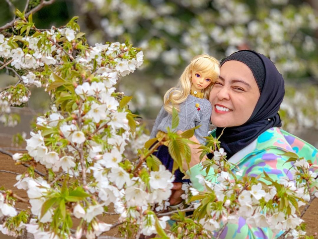 5 Selebriti yang Hobi Mengoleksi Boneka, Ada yang Bentuknya Menyeramkan (838)