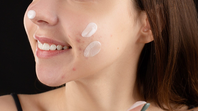 Urutan Skincare Pagi yang Benar, Pakai 5 Produk Ini! (11913)