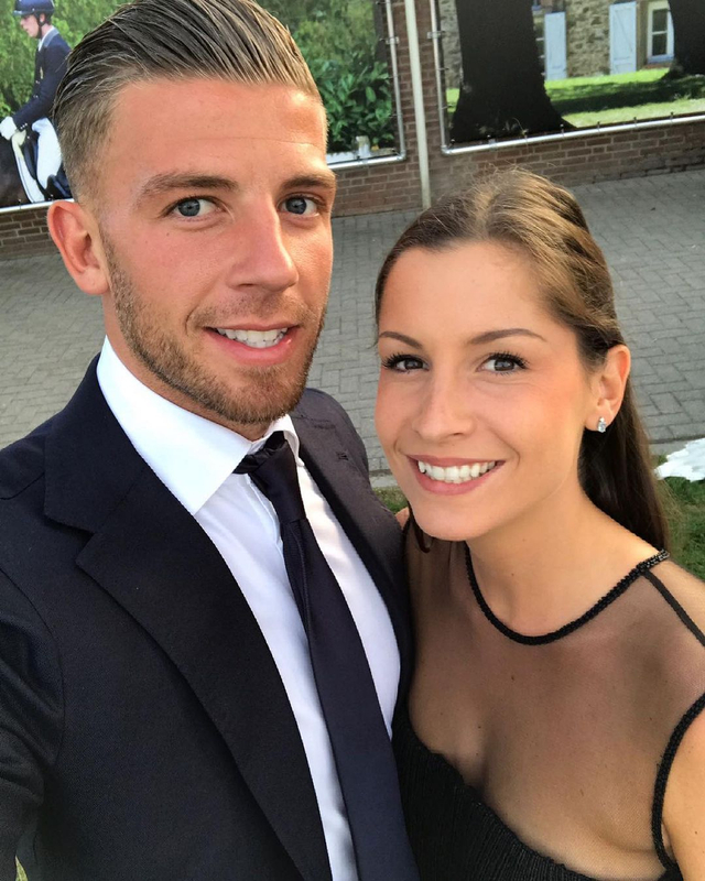 5 Bidadari Cantik Pasangan Bintang Timnas Belgia di Euro 2020 (841)