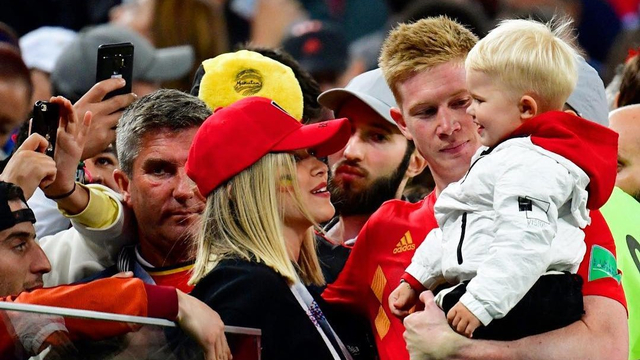 Michele Lacroix ketika menemani De Bruyne berlaga untuk Timnas Belgia. (Foto: Instagram @lacroixmichelle)