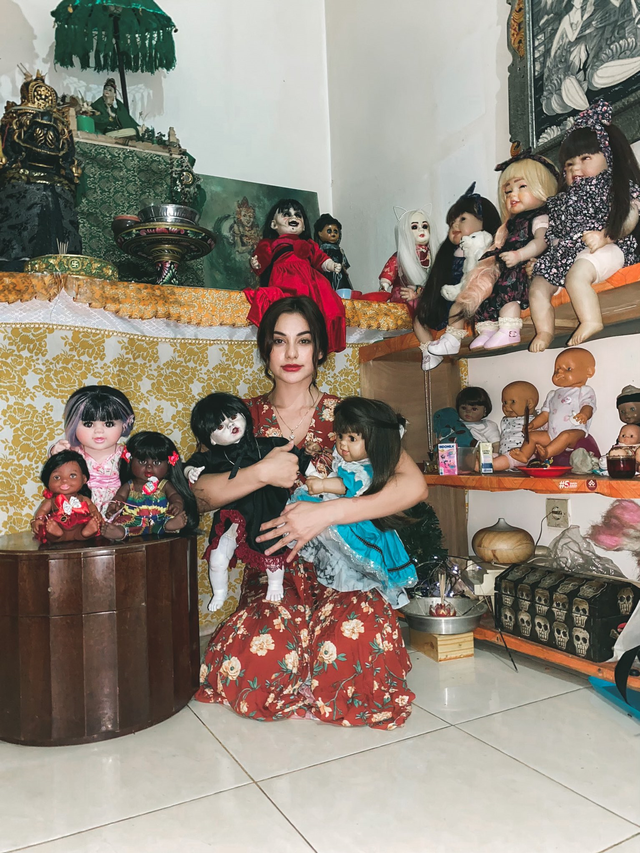 5 Selebriti yang Hobi Mengoleksi Boneka, Ada yang Bentuknya Menyeramkan (845)
