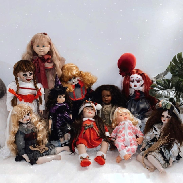5 Selebriti yang Hobi Mengoleksi Boneka, Ada yang Bentuknya Menyeramkan (844)