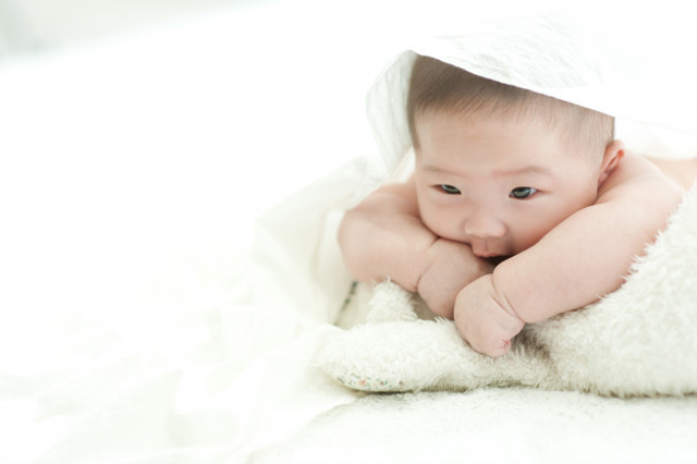 Ilustrasi perkembangan bayi 1 bulan (Sumber : Freepik)