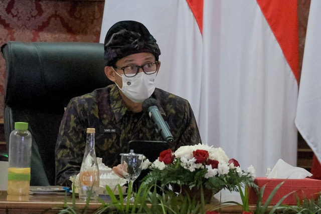 Sandiaga Uno melakukan pertemuan untuk membahas reaktivasi sektor pariwisata Bali di Gedung Jaya Sabha, Denpasar, Bali, Kamis (10/6). Foto: Dok. Kemenparekraf