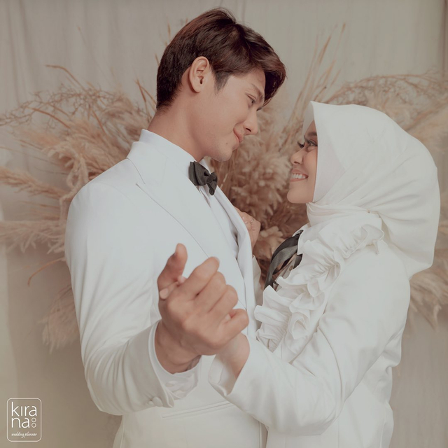 5 Potret Prewedding Terbaru Rizky Billar dan Lesty Kejora, Mesra Bernuansa Putih (175229)