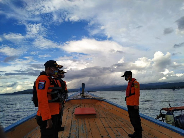Tim SAR Masih Cari 2 Korban Kapal Terbalik di Danau Towuti, Luwu Timur (231183)