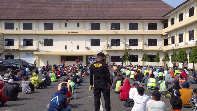 Polrestabes Semarang amankan 281 preman dan jukir liar, Sabtu (12/6). Foto: Dok. Istimewa