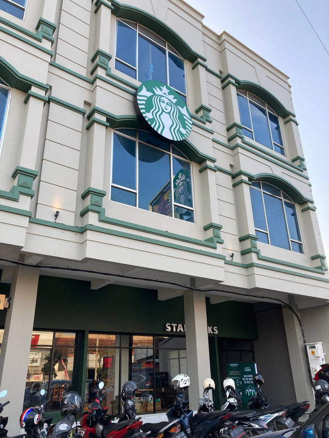 Starbucks cabang ketiga berlokasi di Jalan Antasari, Kota Bandar Lampung, Sabtu (12/6/2021) | Foto: Roza Hariqo/Lampung Geh