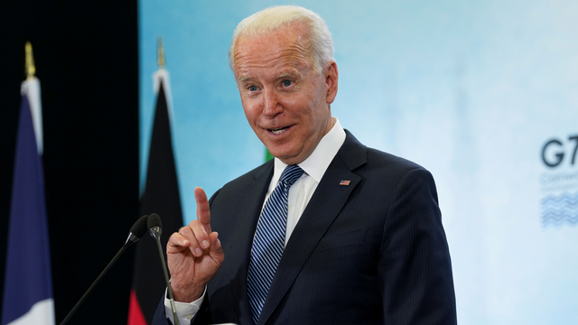 Presiden AS Joe Biden mengadakan konferensi pers di akhir KTT G7, di Bandara Cornwall Newquay, Inggris, Minggu (13/6). Foto: Kevin Lamarque/REUTERS