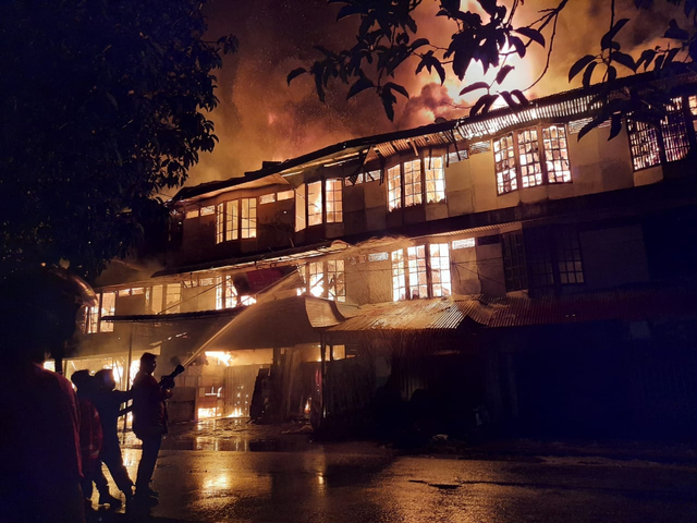 Kebakaran di Jalan Majapahit Sungai Durian yang menghanguskan 20 unit ruko. Foto: Yusrizal/Hi!Pontianak