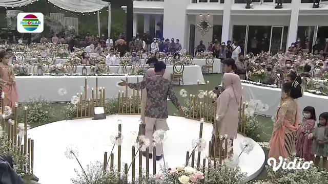 Hangat, Ini 5 Momen Pertemuan Keluarga Rizky Billar dan Lesty di Acara Lamaran (42092)