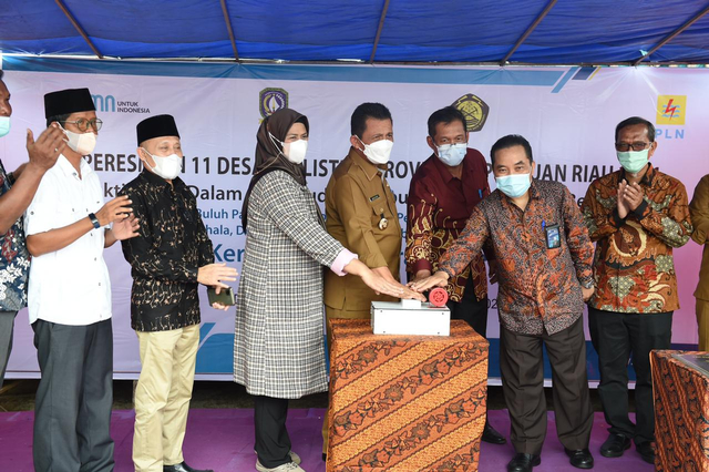 3 Desa di Lingga Akhirnya Dialiri Listrik PLN (871520)