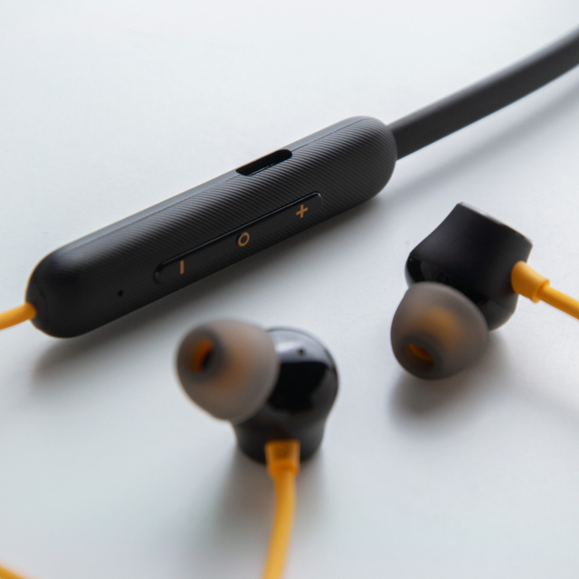 Review realme Buds Q2 dan Wireless 2 Neo: Bass Kencang, Super Fleksibel (320415)