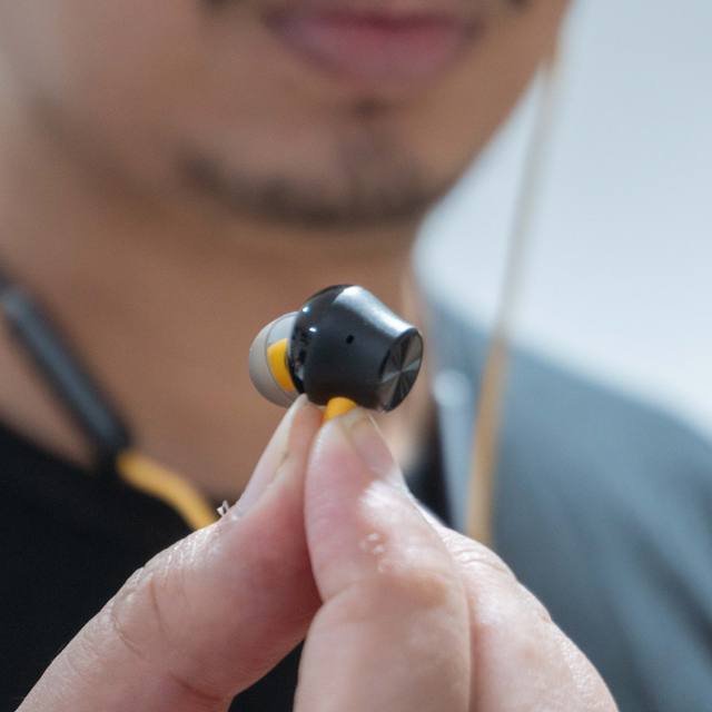 Review realme Buds Q2 dan Wireless 2 Neo: Bass Kencang, Super Fleksibel (320414)