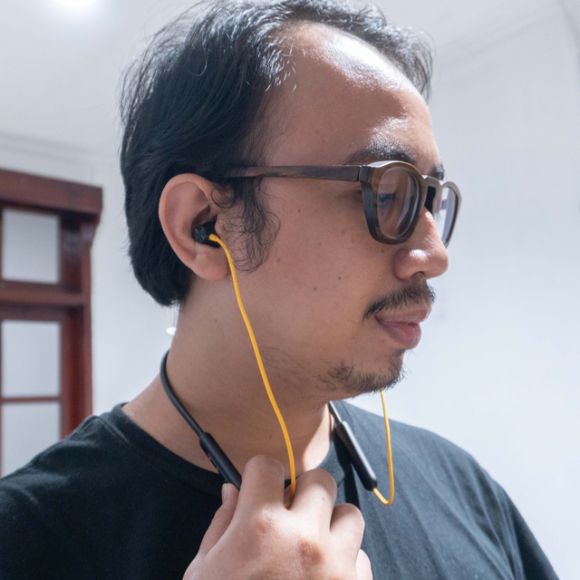 Review realme Buds Q2 dan Wireless 2 Neo: Bass Kencang, Super Fleksibel (320413)