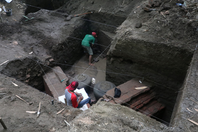 Foto: Penemuan Gentong Batu Peninggalan Kerajaan Kadiri (329476)