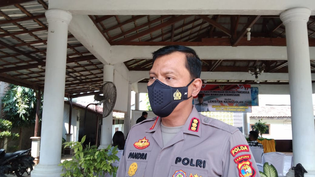Diduga Merugikan Nelayan, Kapal Sekar Tanjung Dibakar Warga di Tanggamus (1)