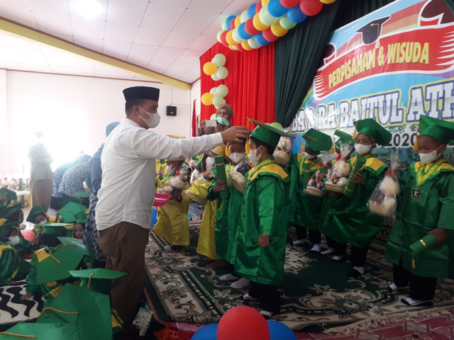 Wisuda BA dan RA Baitul Athfal, Rizky: Wujudkan Generasi Agamis dan Nasionalis (171724)