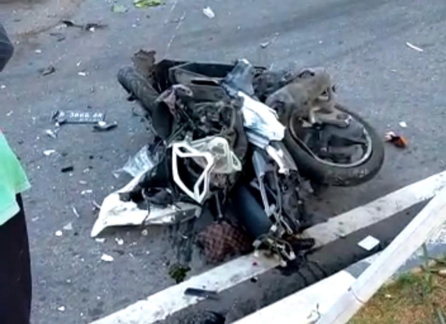 Salah satu kendaraan yang terlibat kecelakaan di Bundaran Untan tadi pagi. Foto: Dok Hi!Pontianak