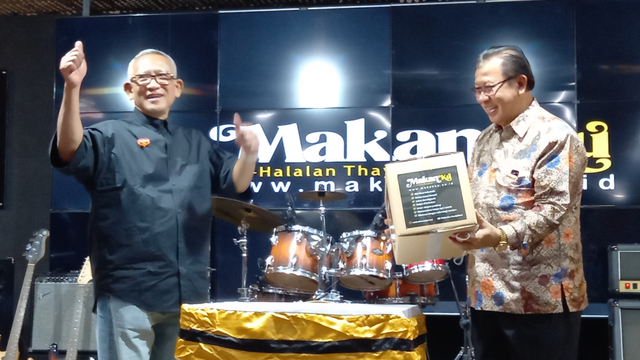 Pemilik PT Halalan Thoyyiban Puspo Wardoyo (kiri) dan Presdir PT Pangansari Utama Food Resources (PUFR), Maghfur Lasah (kanan)