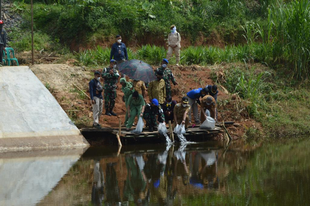 Peringati HUT Corp Polisi Militer, Denpom Lampung Gelar Bakti Sosial (2)