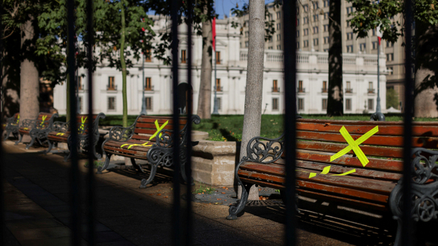 Chile kembali berlakukan lockdown ketat. Foto: REUTERS/Ivan Alvarado