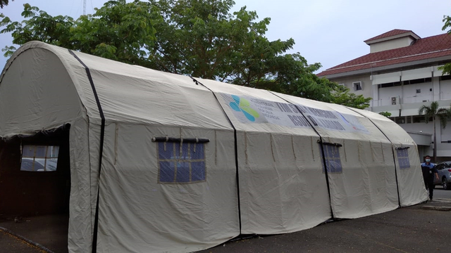 Tenda darurat yang disiapkan bagi pasein non COVID-19 di RSUP dr Kariadi Semarang. Foto: Dok. Istimewa