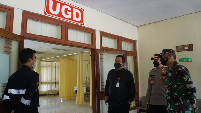 Bupati Blora Tinjau Penambahan Ruang Isolasi COVID-19 (125313)