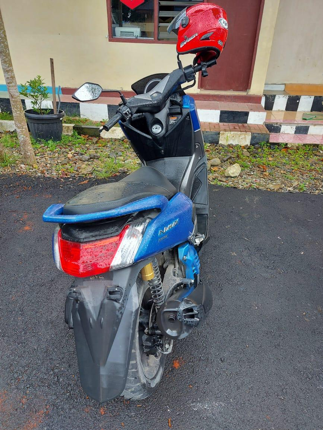 SEPEDA motor NMax milik almarhumah Siti Hamidah ditemukan polisi di tangan keluarga suaminya, Alex Iskandar Putra. Selain sepeda motor, polisi juga menemukan cincin emas di tangan prang tua suaminya. 
