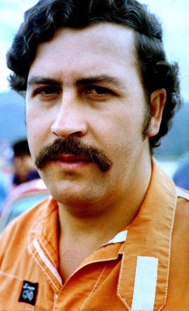 Pemimpin kartel narkoba Medellin Pablo Escobar saat ditahan di Penjara Envigado sejak 19 Juni 1991. Foto: AFP