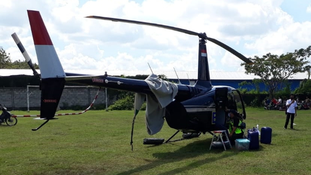 Helikopter BNPB Mendarat Darurat Di Lapangan Bola Di Grobogan, Jateng ...