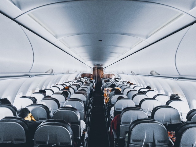 Ilustrasi keadaan kabin pesawat. Foto: Sourav Mishra/pexels