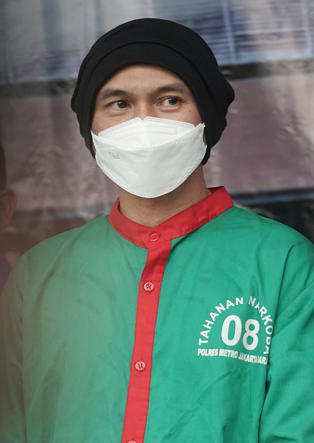 Tersangka Erdian Aji Prihartanto alias Anji dihadirkan saat rilis penyalahgunaan narkoba di Polres Jakarta Barat, Jakarta, Rabu, (16/6).  Foto: Ronny