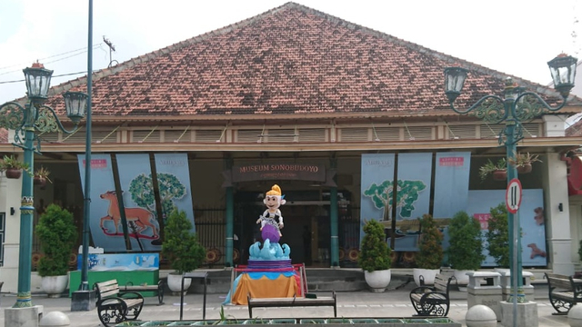 Tampak depan Museum Sonobudoyo pada Selasa (15/6). Foto: Widi Erha Pradana