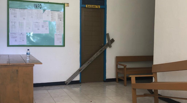 Salah Satu Ruangan di Kantor Satpol PP dan Damkar Kaimana yang dipalang dengan menggunakan kayu balok