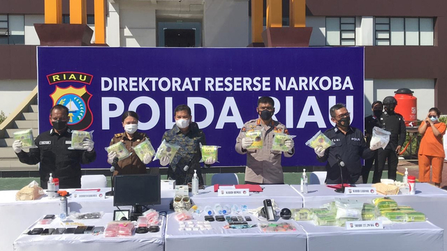 Di Pekanbaru, Jual Narkoba Usung Konsep Drive Thru dan Penjual Pakai Topeng (323134)