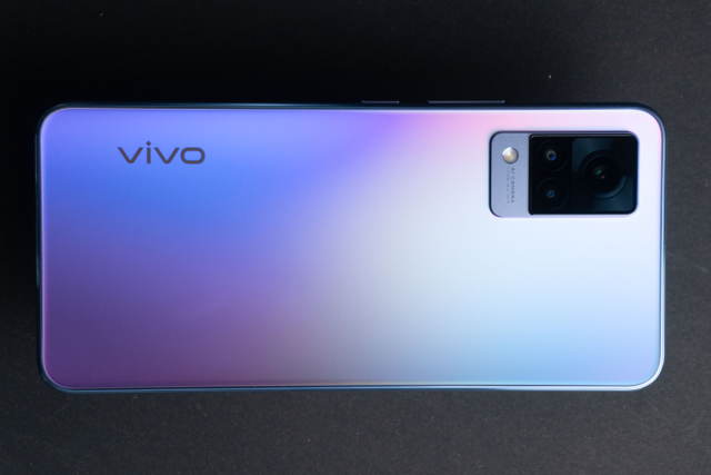 Review Vivo V21 5G: HP Tipis Tak Hanya Jago di Kamera (568661)