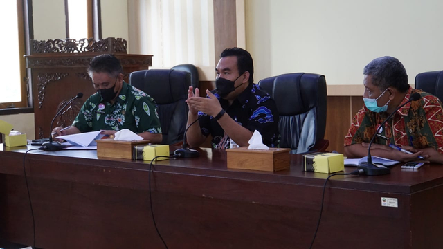 Bupati Blora H Arief Rohman SIP MSi, saat gelar rapat dengan direktur rumah sakit se Kabupaten Blora. Jumat (18/06/2021) (foto: istimewa)