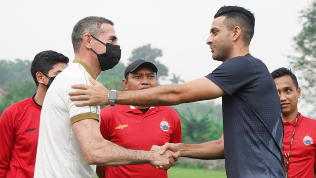 Angelo Alessio Pimpin Latihan Persija, Minta Pemain Tunjukkan Komitmen (454143)