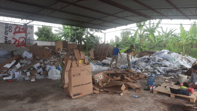 Tumpukan sampah di TPS. Credit Photo By : Waste4change