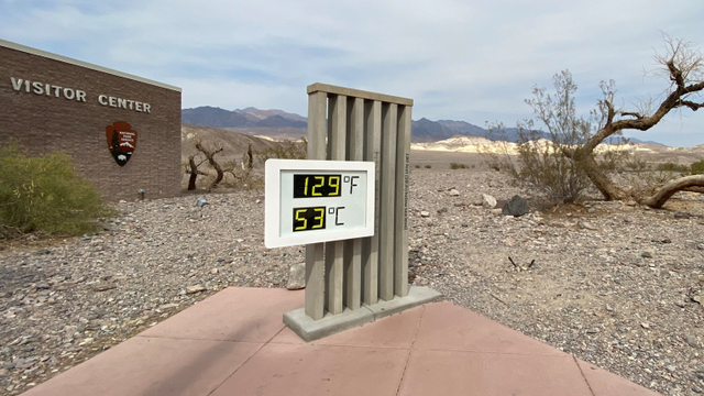 Cuaca panas ekstrem di Death Valley, US. Foto: Norma Gaelana/REUTERS