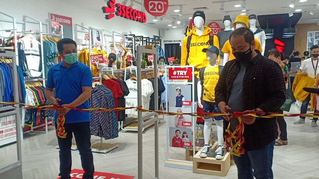 Re-opening 3Second store yang berada di Hartono Mal Solo Baru