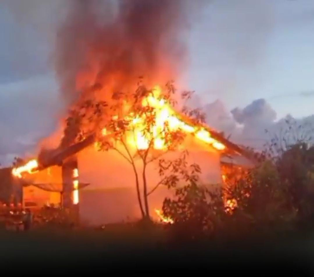 Ditinggal Tugas Luar Kota, Rumah Dinas PNS di Mempawah Terbakar (387729)