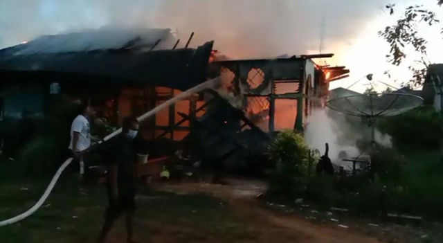Ditinggal Tugas Luar Kota, Rumah Dinas PNS di Mempawah Terbakar (387730)