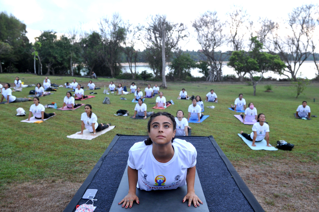 Foto: Perayaan Hari Yoga Internasional 2021 di Bali | kumparan.com