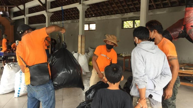 Model pengelolaan sampah dengan melakukan pemilahan dan pengolahan sejak di rumah-rumah dianggap lebih menyelesaikan masalah sampah di Denpasar, Bali - IST